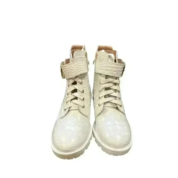 BCBG Generation Nubi White Leather Ankle Booties Size 9, Pre-Owned, Flaws Noted - Picture 2 of 9